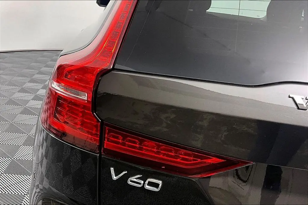 2025 Volvo V60 - $34,941