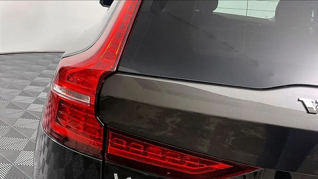 2025 Volvo V60 Cross Country B5 Plus