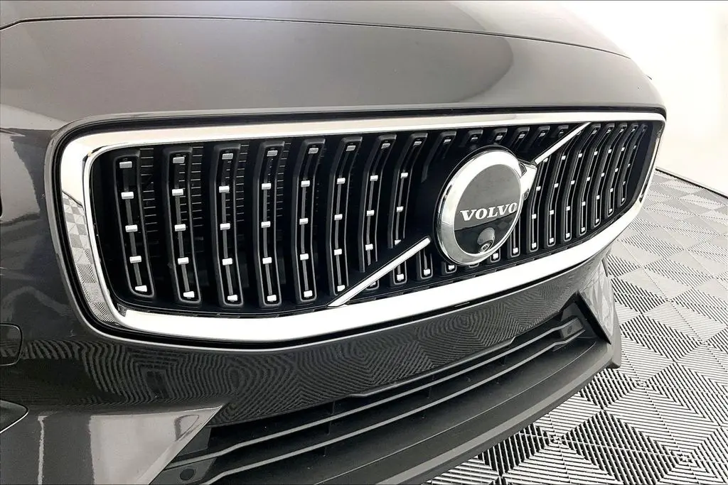 2025 Volvo V60 - $34,941
