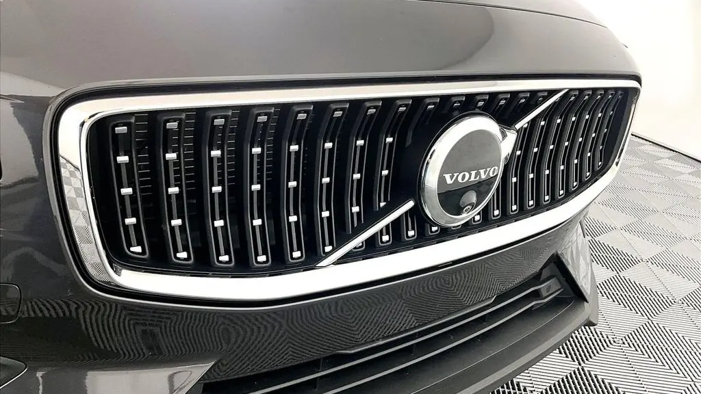 2025 Volvo V60 Cross Country B5 Plus
