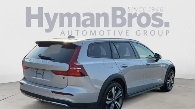 2025 Volvo V60 Cross Country B5 Plus