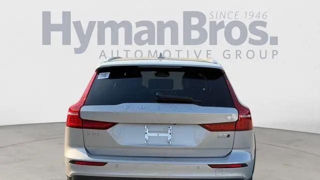 2025 Volvo V60 Cross Country B5 Plus