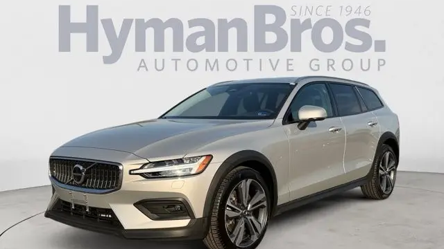 2025 Volvo V60 Cross Country B5 Plus