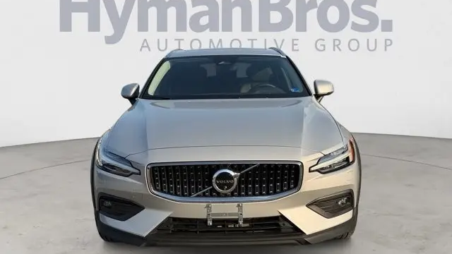 2025 Volvo V60 Cross Country B5 Plus