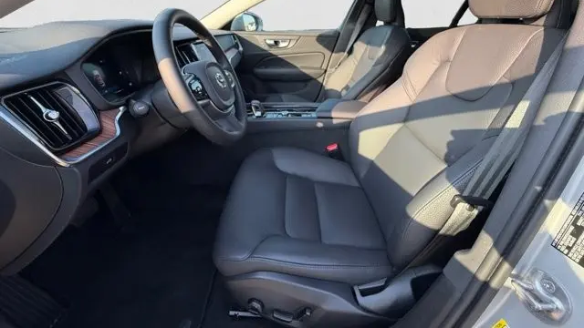 2025 Volvo V60 Cross Country B5 Plus
