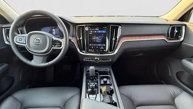 2025 Volvo V60 Cross Country B5 Plus