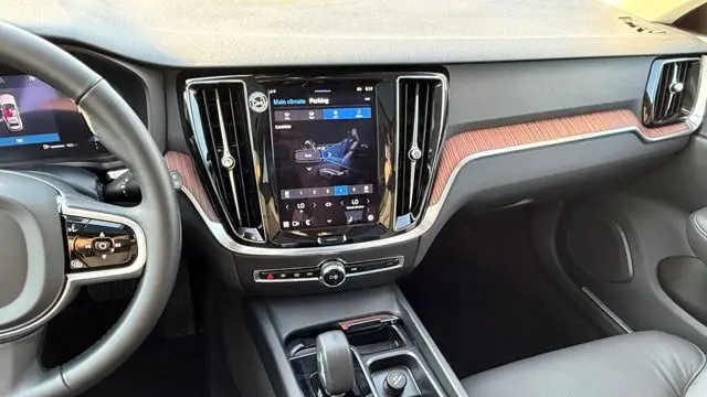2025 Volvo V60 Cross Country B5 Plus