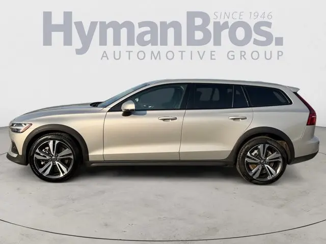 2025 Volvo V60 - $35,995