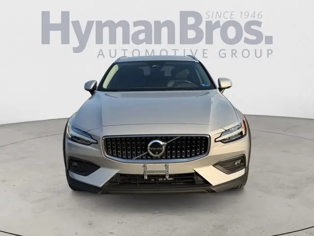 2025 Volvo V60 - $35,995