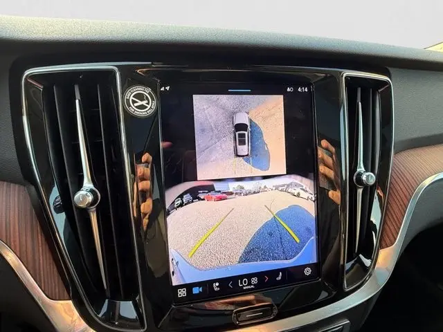 2025 Volvo V60 - $35,995