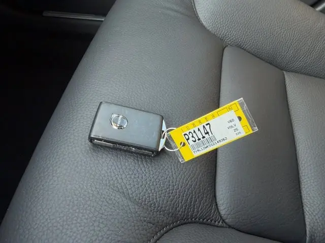 2025 Volvo V60 - $35,995