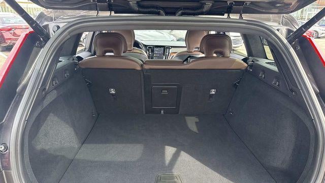 2025 Volvo V60 Cross Country B5 Plus