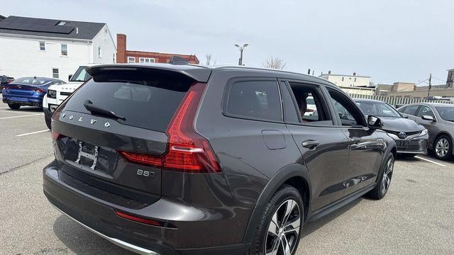 2025 Volvo V60 Cross Country B5 Plus