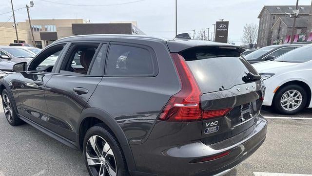 2025 Volvo V60 Cross Country B5 Plus