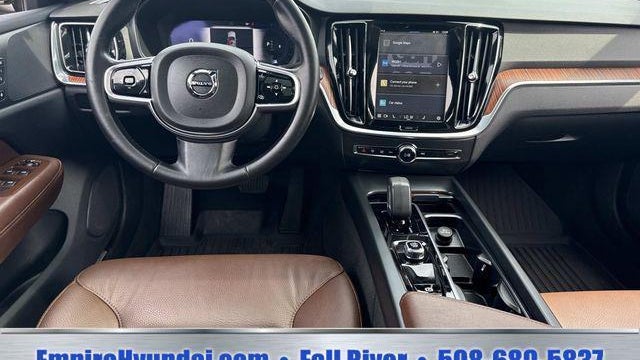 2025 Volvo V60 Cross Country B5 Plus