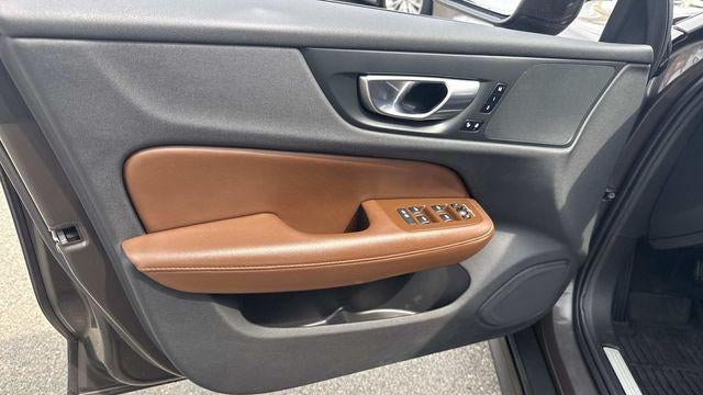 2025 Volvo V60 Cross Country B5 Plus