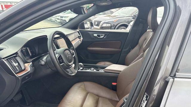 2025 Volvo V60 Cross Country B5 Plus