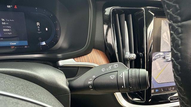 2025 Volvo V60 Cross Country B5 Plus