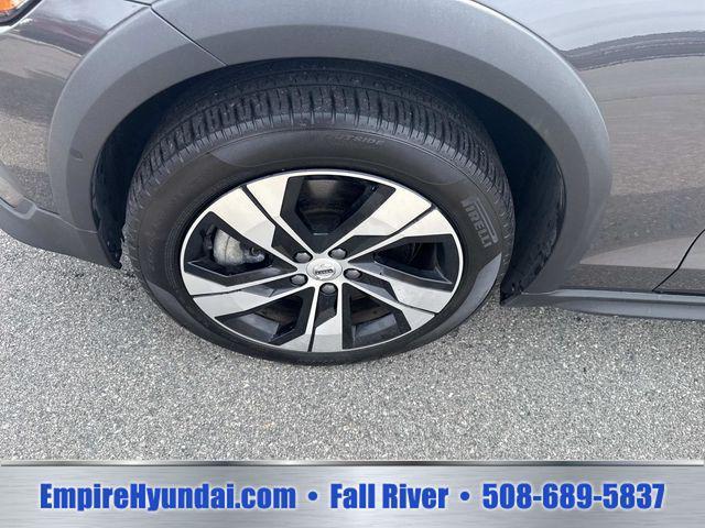 2025 Volvo V60 - $27,810