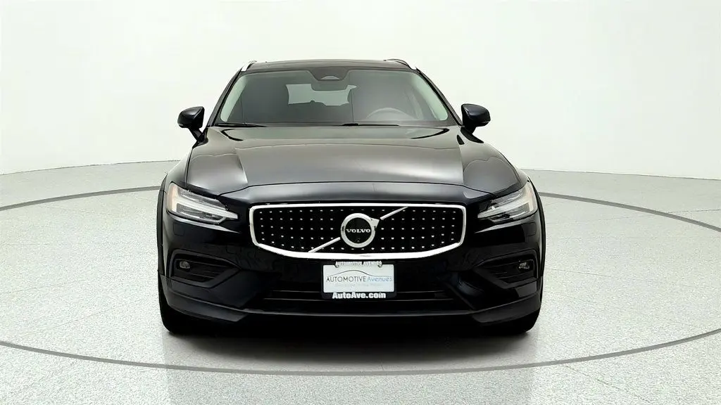 2025 Volvo V60 - $33,495