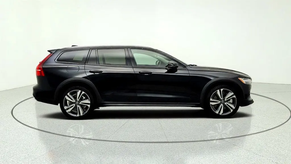 2025 Volvo V60 - $33,495