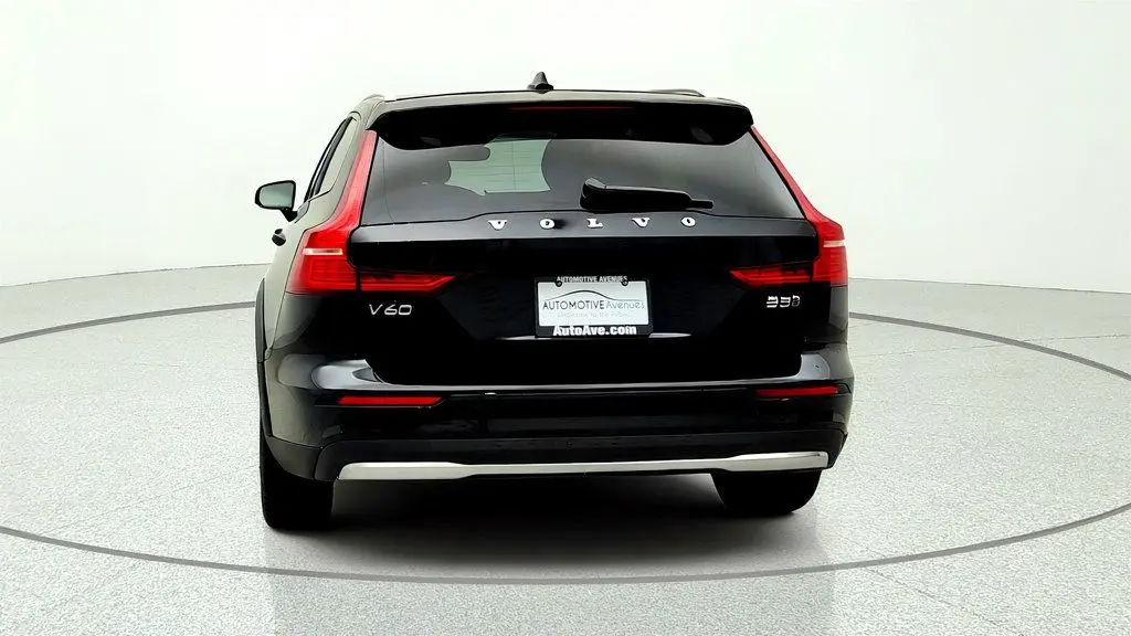 2025 Volvo V60 - $33,495