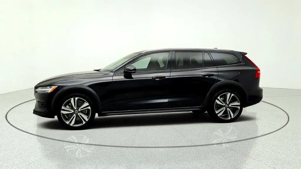 2025 Volvo V60 - $33,495