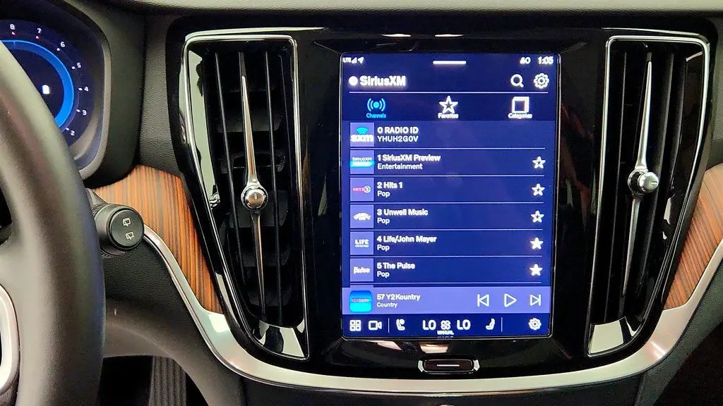 2025 Volvo V60 - $33,495