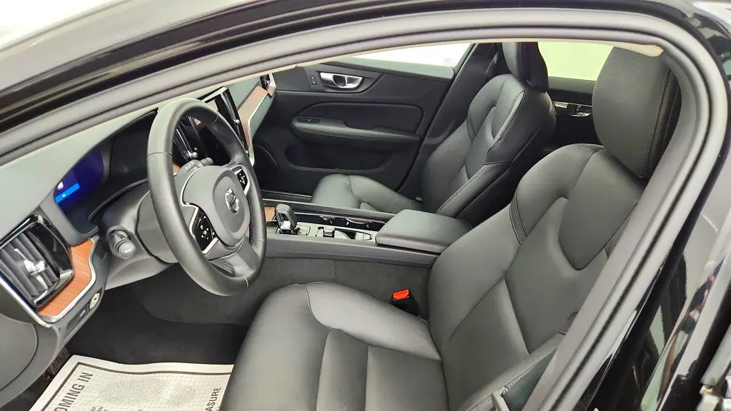 2025 Volvo V60 - $33,495