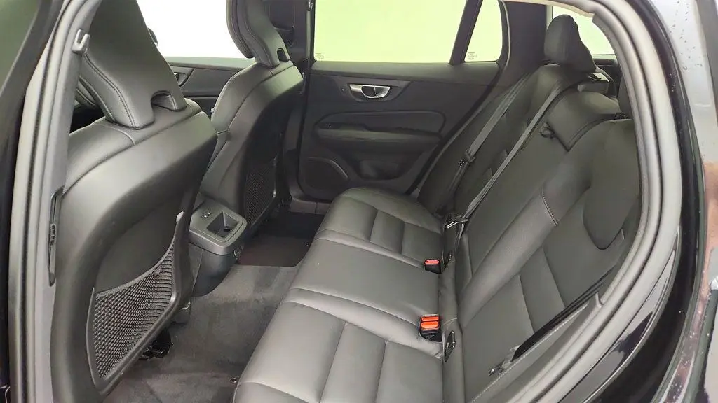 2025 Volvo V60 - $33,495