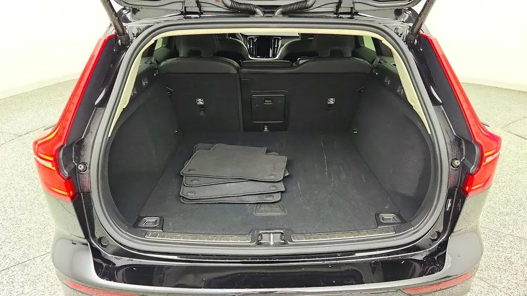 2025 Volvo V60 - $33,495