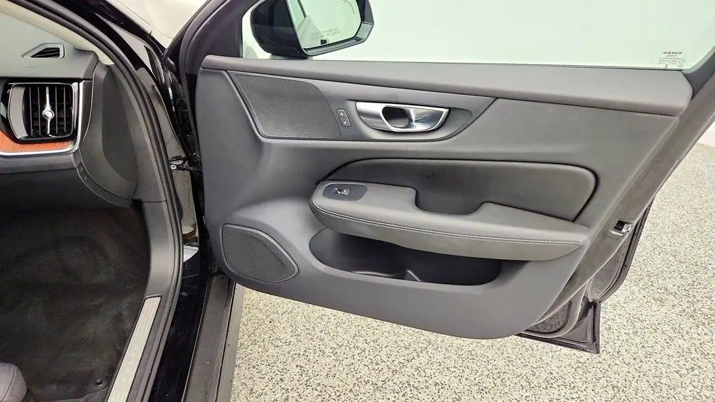 2025 Volvo V60 - $33,495