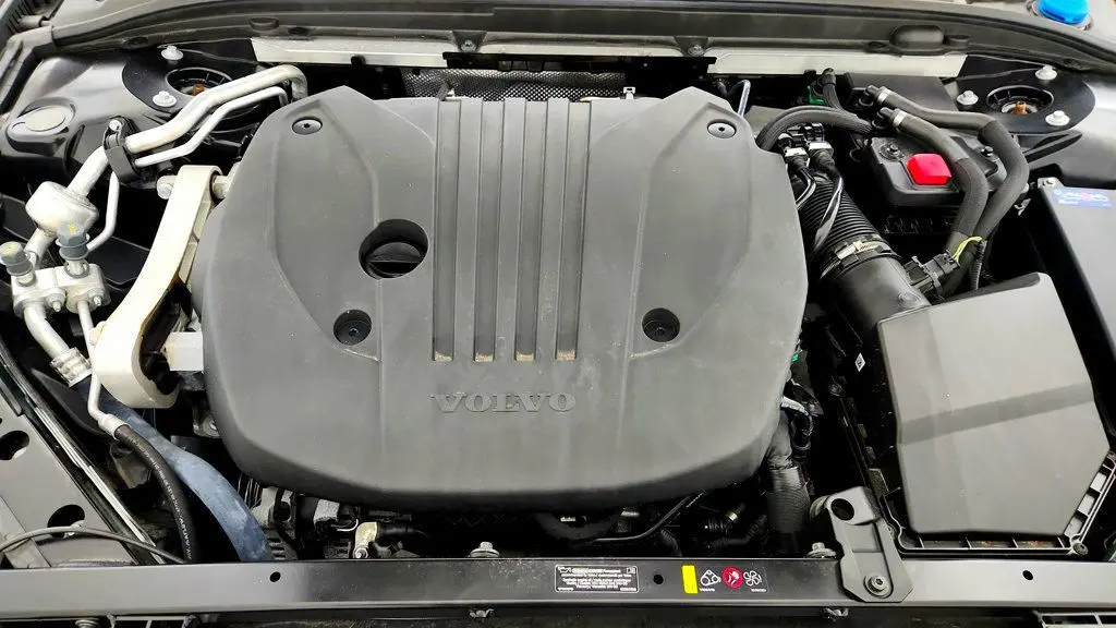 2025 Volvo V60 - $33,495