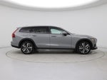 2025 V60 Cross Country Thumbnail 7