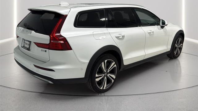 2025 Volvo V60 Cross Country B5 Plus