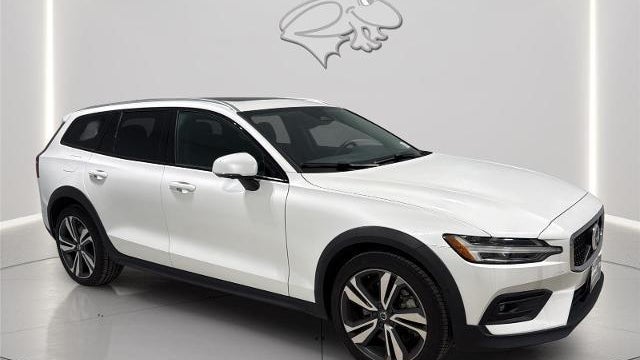 2025 Volvo V60 Cross Country B5 Plus