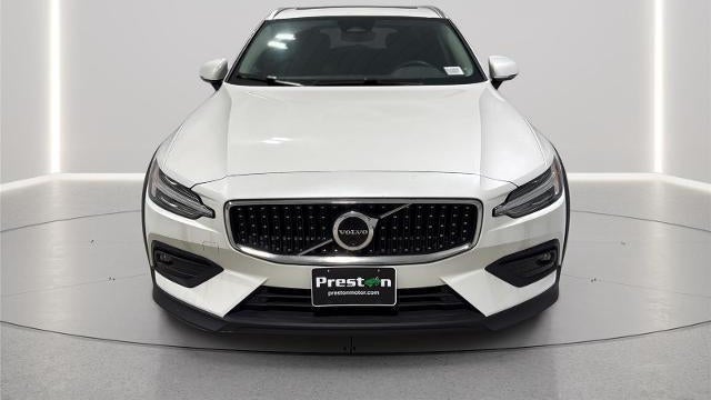 2025 Volvo V60 Cross Country B5 Plus