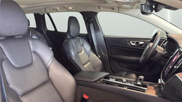2025 Volvo V60 Cross Country B5 Plus