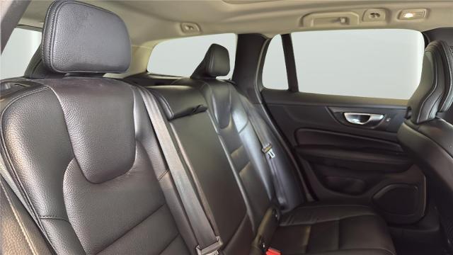 2025 Volvo V60 Cross Country B5 Plus