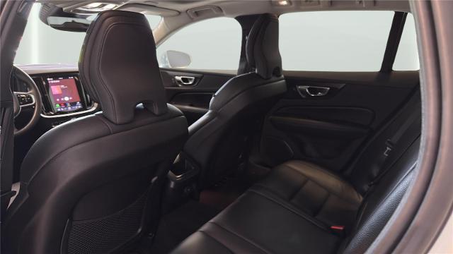 2025 Volvo V60 Cross Country B5 Plus