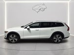 2025 V60 Cross Country Thumbnail 2