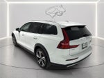 2025 V60 Cross Country Thumbnail 3
