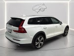 2025 V60 Cross Country Thumbnail 5