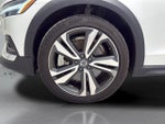 2025 V60 Cross Country Thumbnail 29
