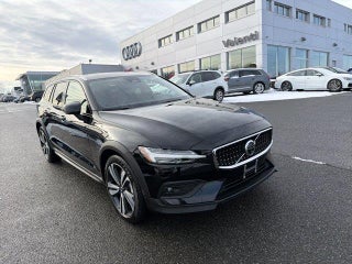 2025 Volvo V60 Cross Country with Onyx Black Exterior