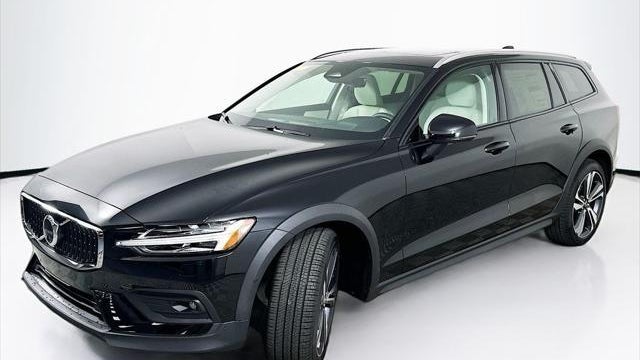 Preowned 2026 Volvo V60 Cross Country B5 Plus for Sale