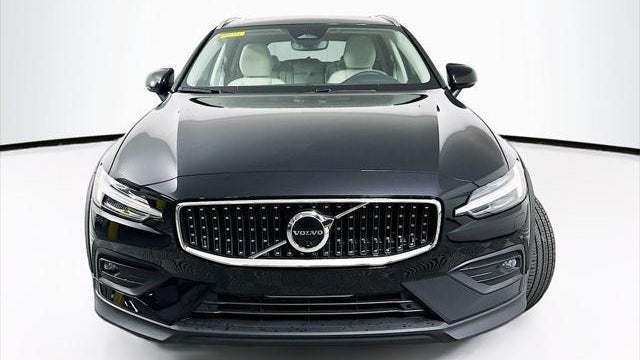 2026 Volvo V60 Cross Country B5 Plus