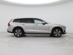 2025 V60 Cross Country Thumbnail 7