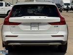 2025 V60 Cross Country Thumbnail 4