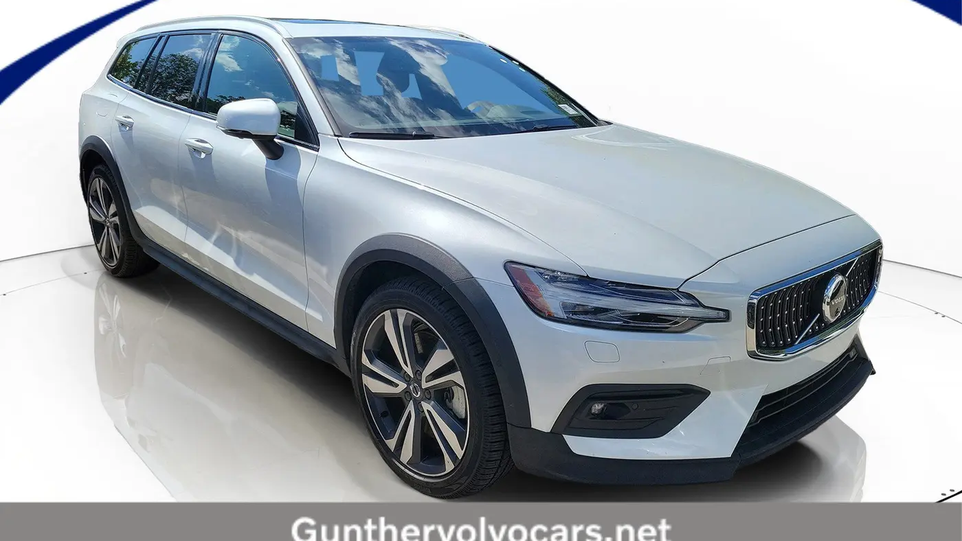 2025 Volvo V60 Cross Country B5 Plus